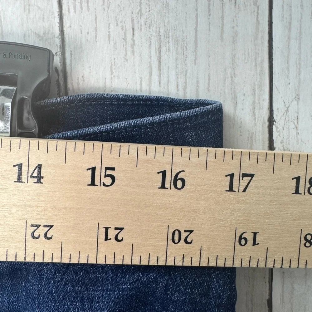 Levi's Women's Dark Blue classic straight Jeans size 31 - Picture 7 of 9